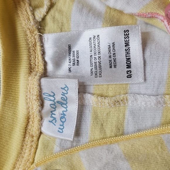 E One piece suit Onesy size 0-3 months of age available - Picture 3 of 8